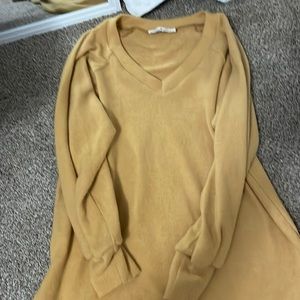 The v-neck was to low on me and it was to oversized